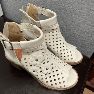 White open-toed boots. Girls size 13.